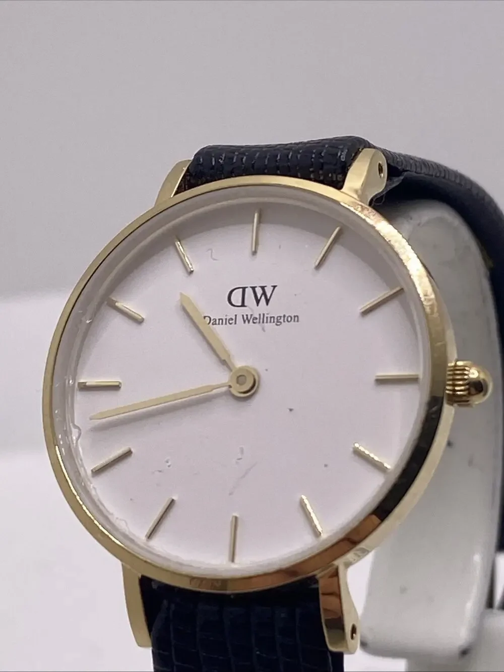 Daniel Wellington Womens Gold Tone Watch New Battery